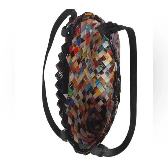 Recycled Magazine Weave  Wrapper Purse - Picture 3 of 6